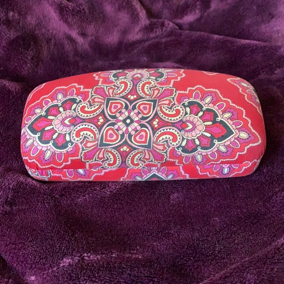Vera Bradley sunglasses case 😎 - Picture 1 of 8